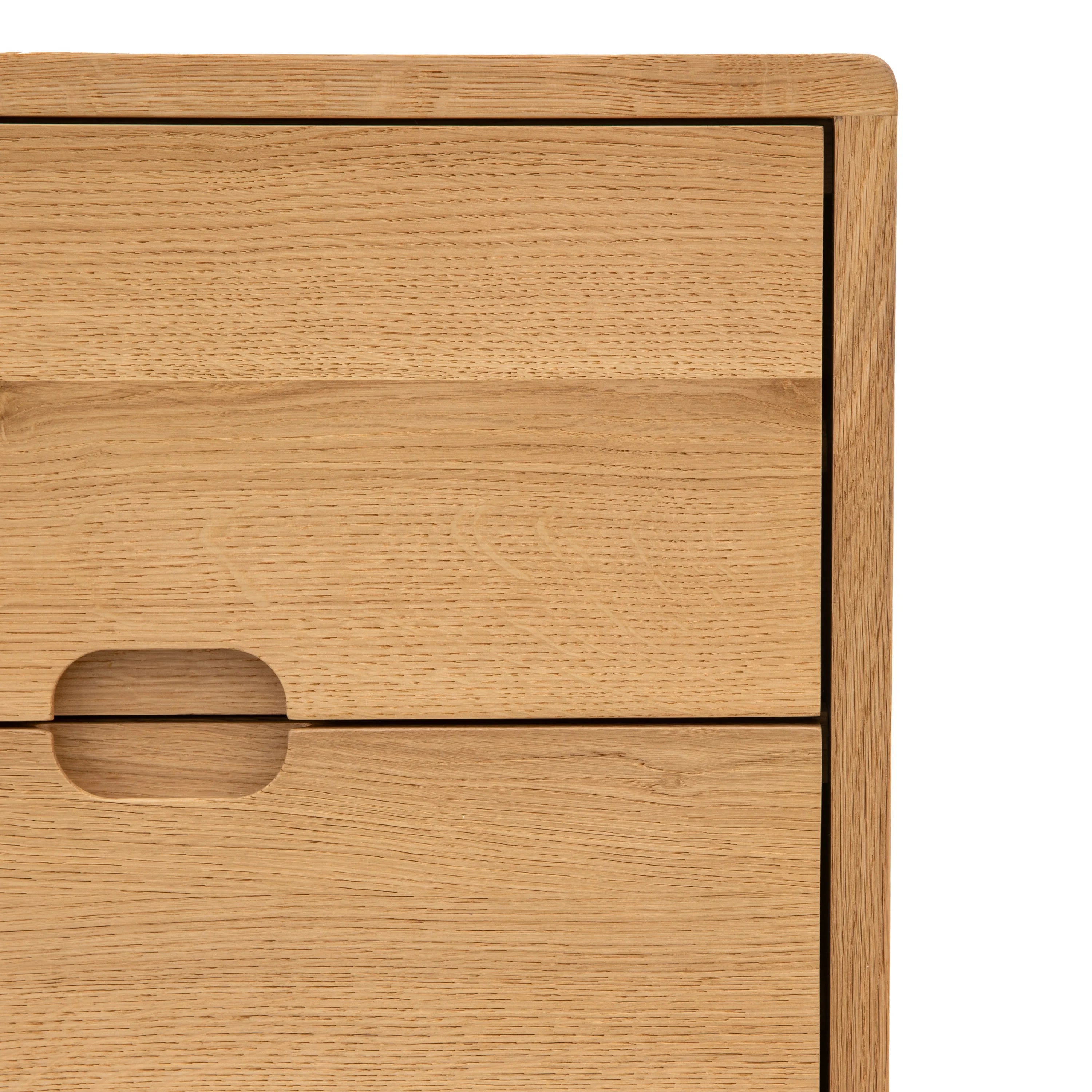 Kantu 5 drawer chest of drawers in oak with traditional jointing