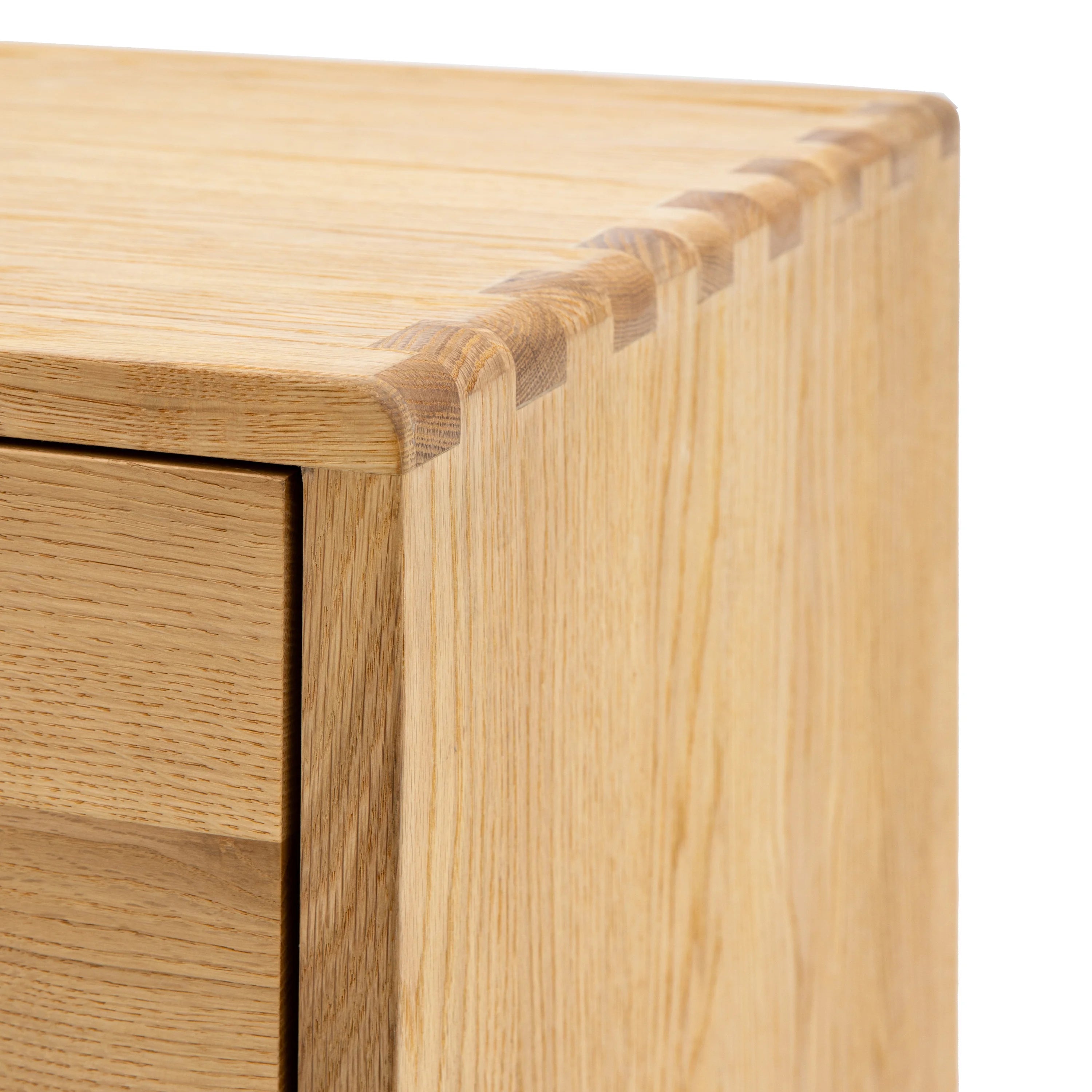 Kantu 5 drawer chest of drawers in oak with traditional jointing