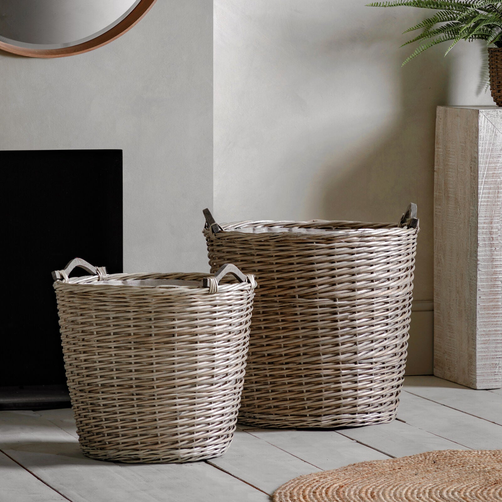 Paraiso set of 2 large wicker and willow baskets with linen lining | malletandplane.com