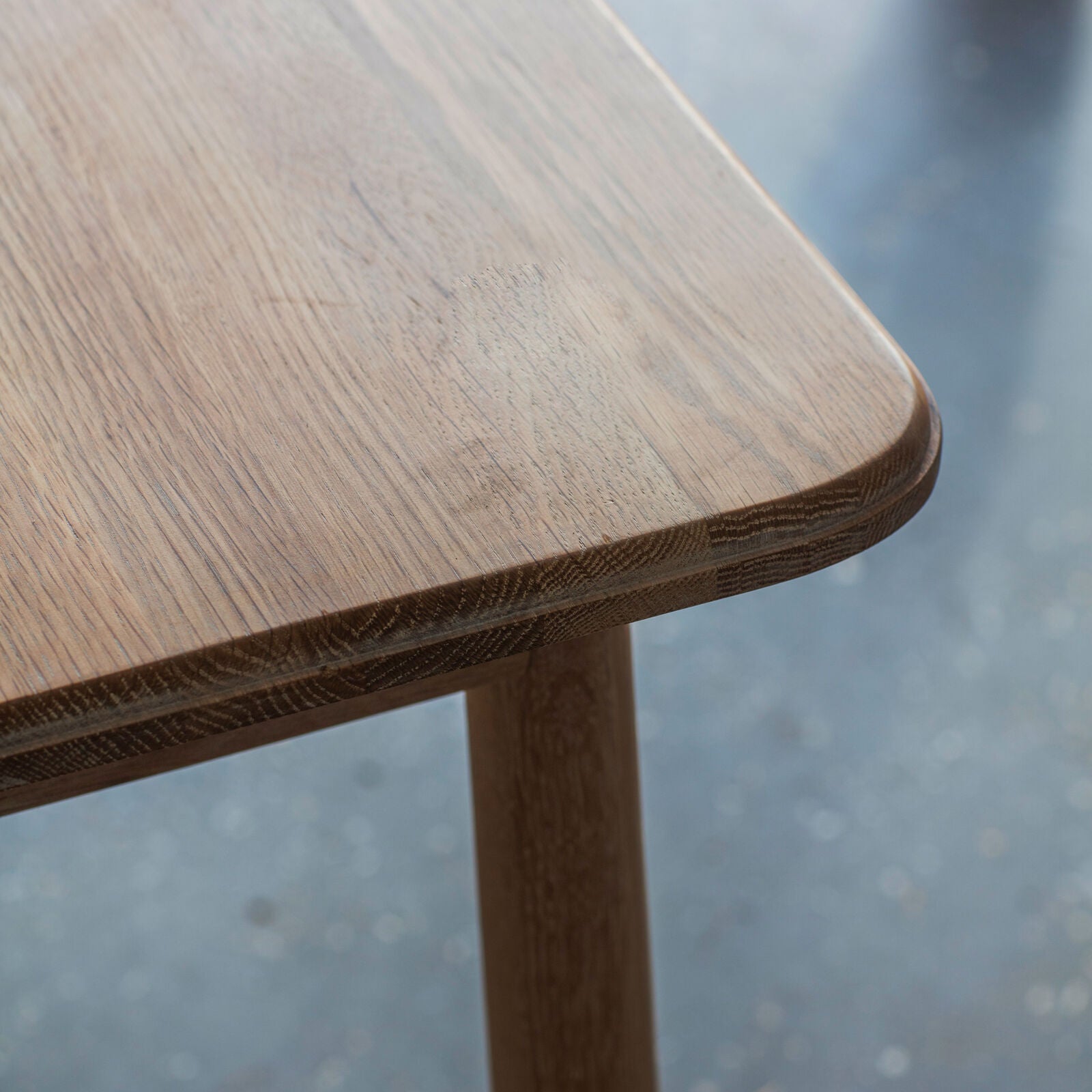 Axel natural oak diing bench | malletandplane.com