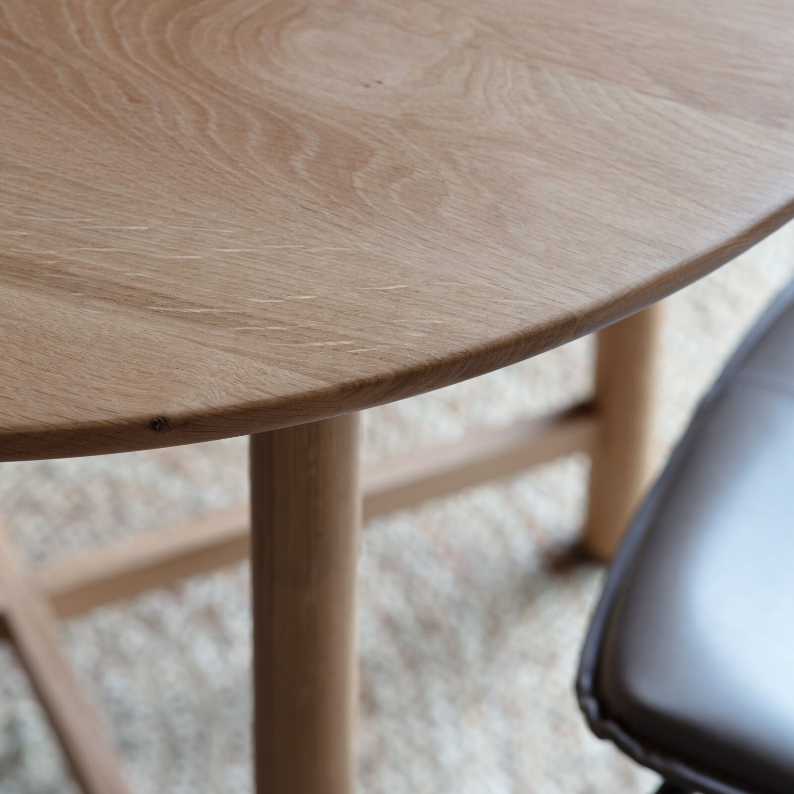 Alfie 900mm 4 seat round oak dining table | malletandplane.com