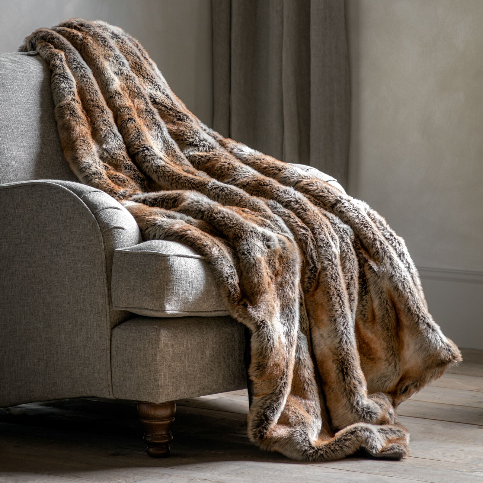 Husky premium faux fur throw | malletandplane.com