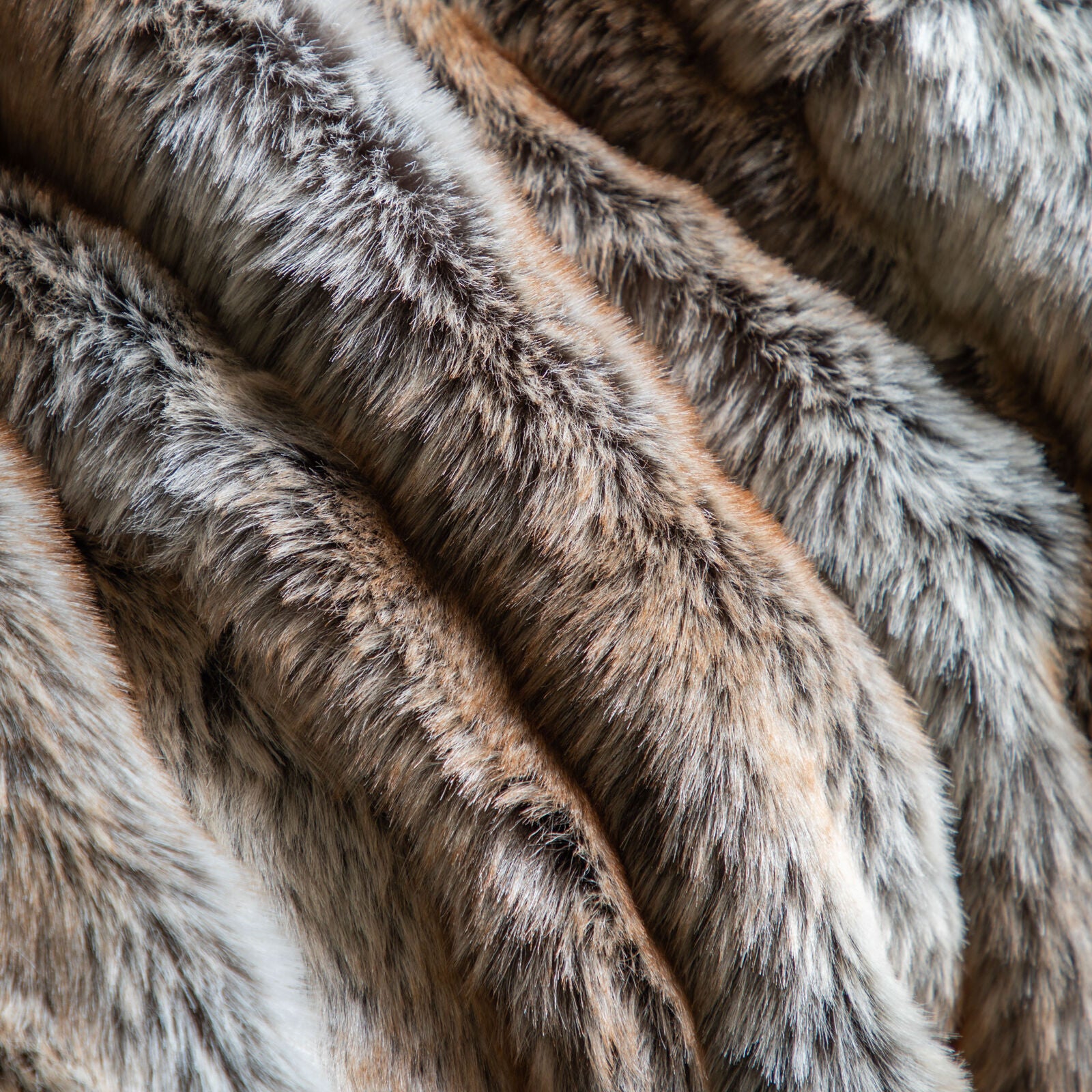 Husky premium faux fur throw | malletandplane.com