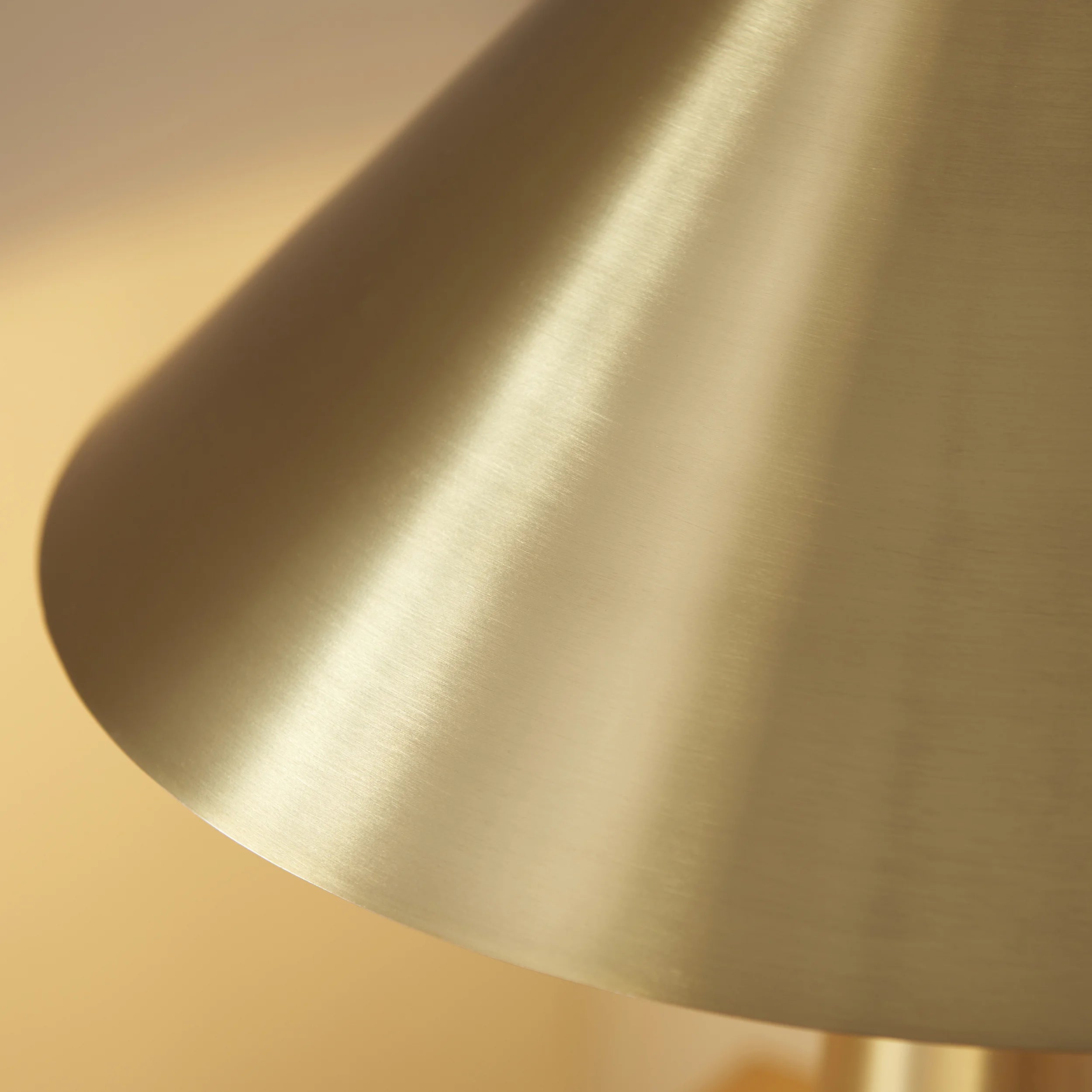Isak Large Table Lamp – Brushed Aged Brass