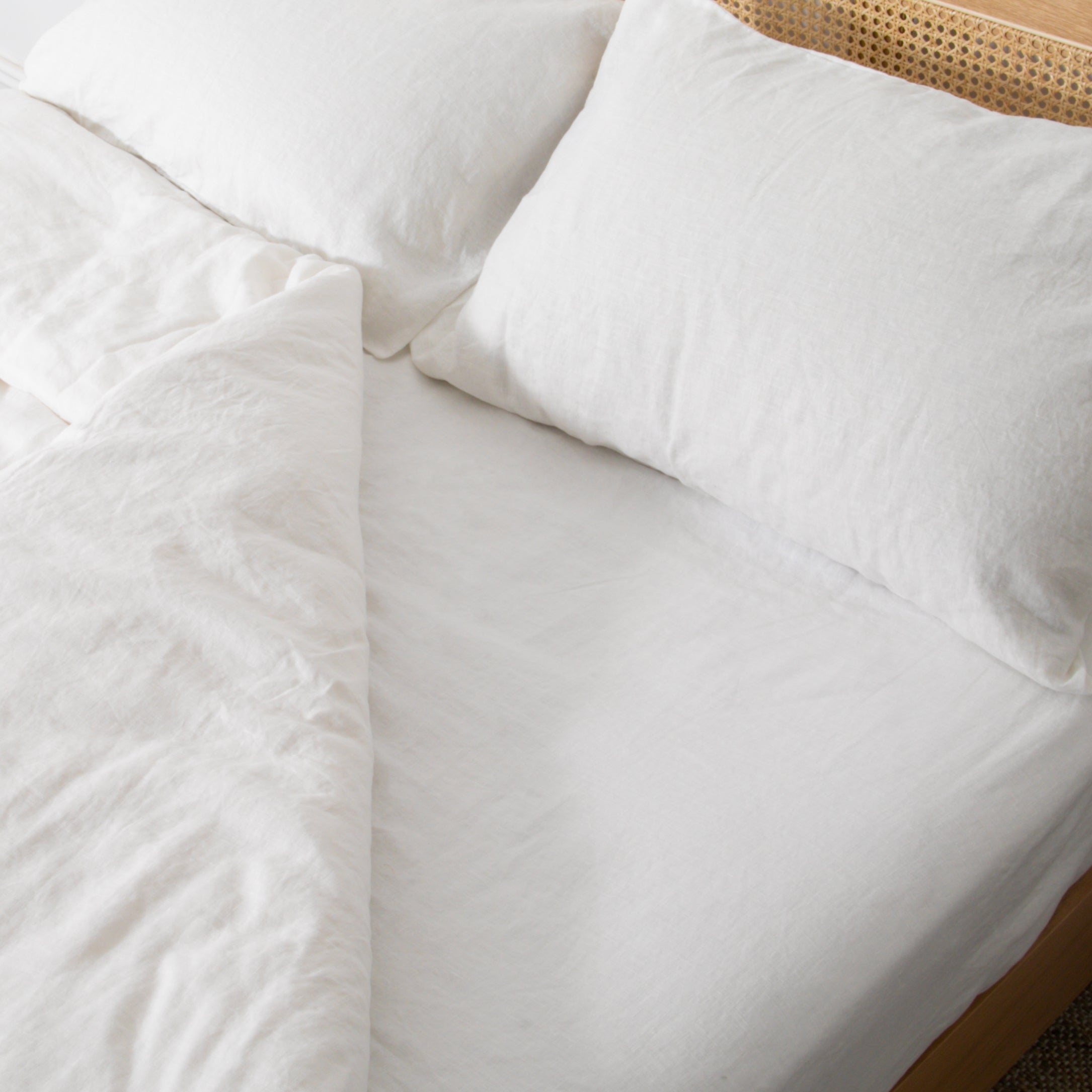 Native Linen Super King Fitted Sheet – Chalk | malletandplane.com