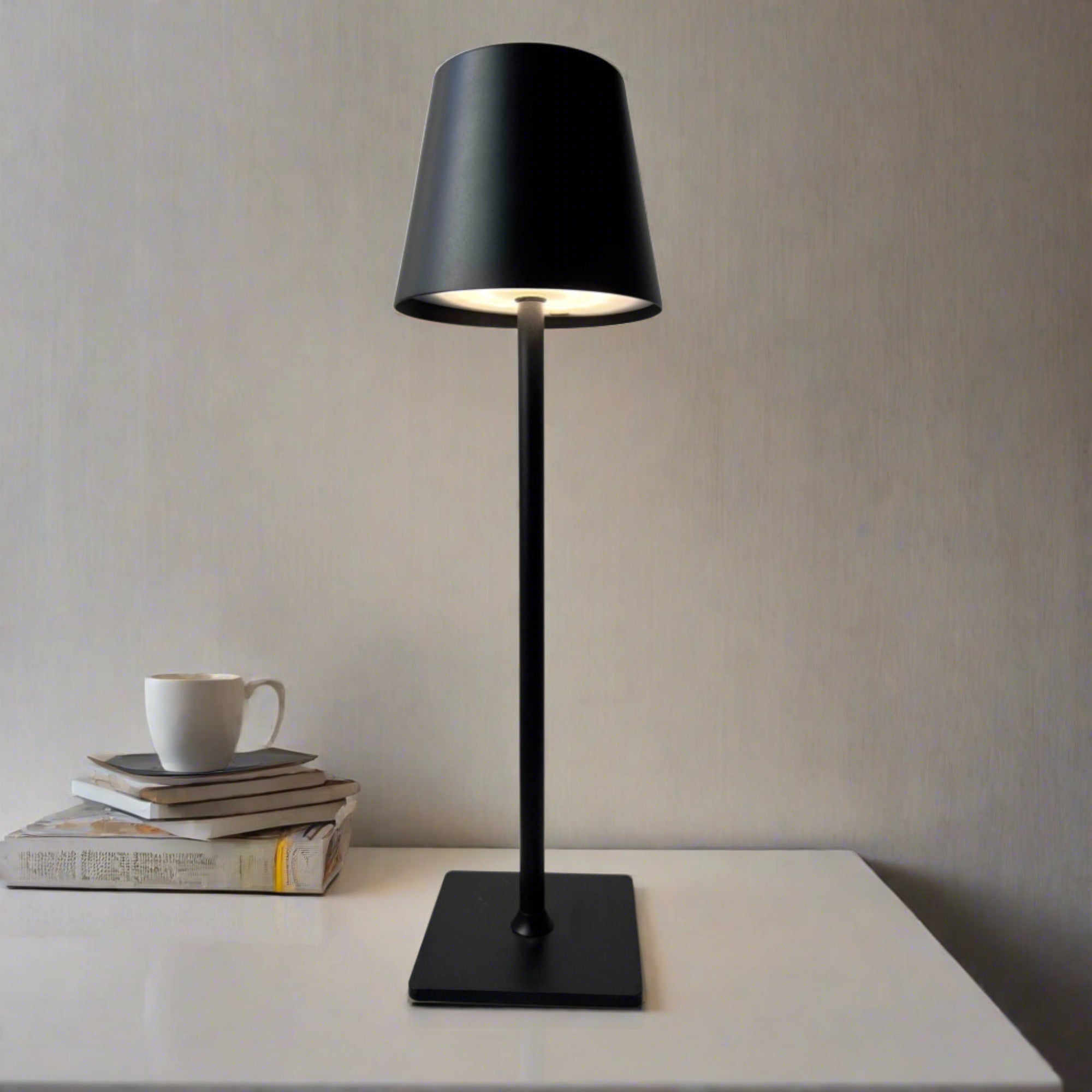 Metropole cordless rechargeable led table lamp in white, black or gold | malletandplane.com