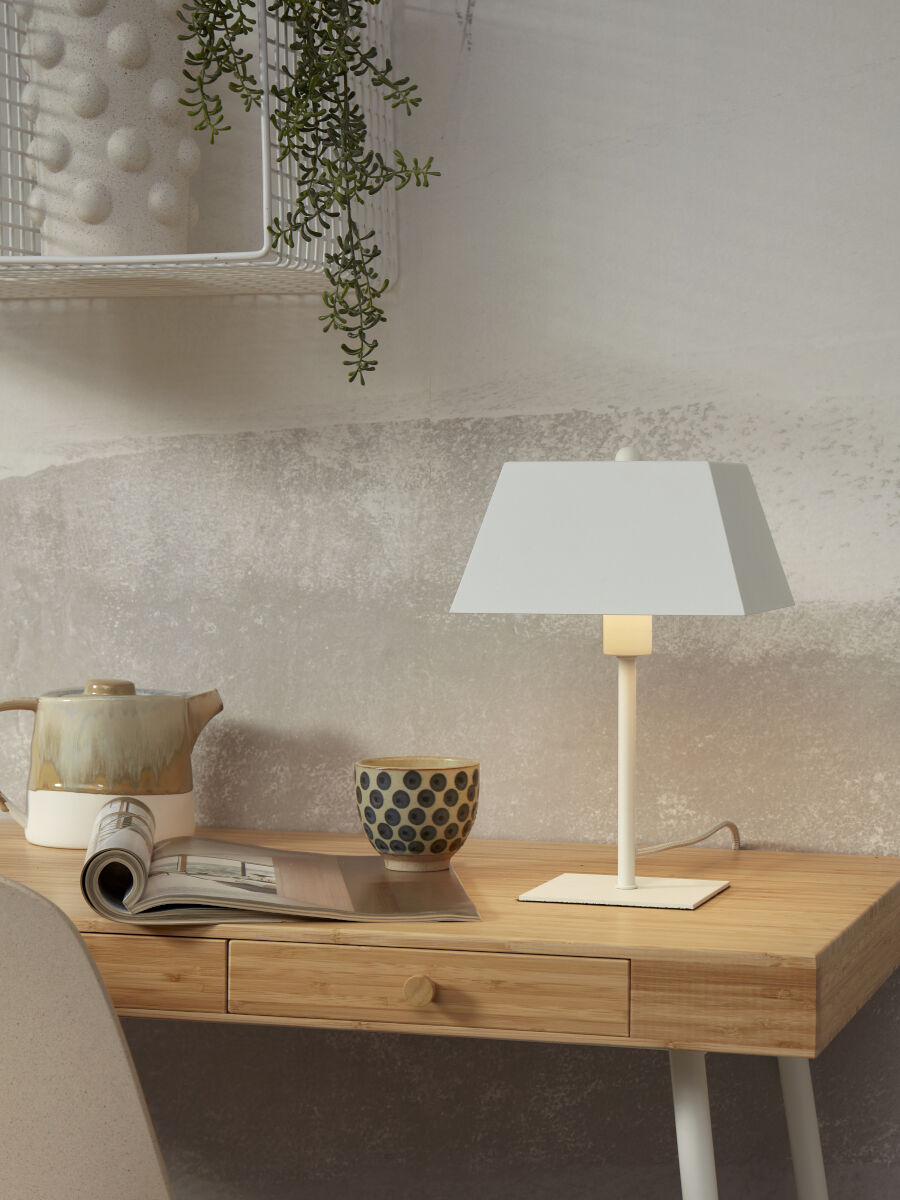 Perth retro inspired table lamp in white finish | malletandplane.com