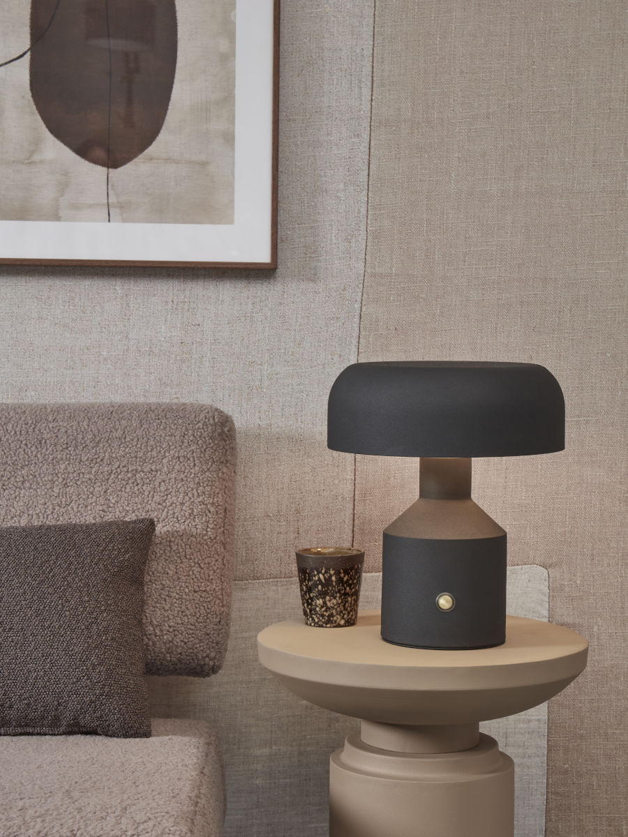 Porto metal table lamp with a mushroom silhouette in black, sand or terracotta | malletandplane.com