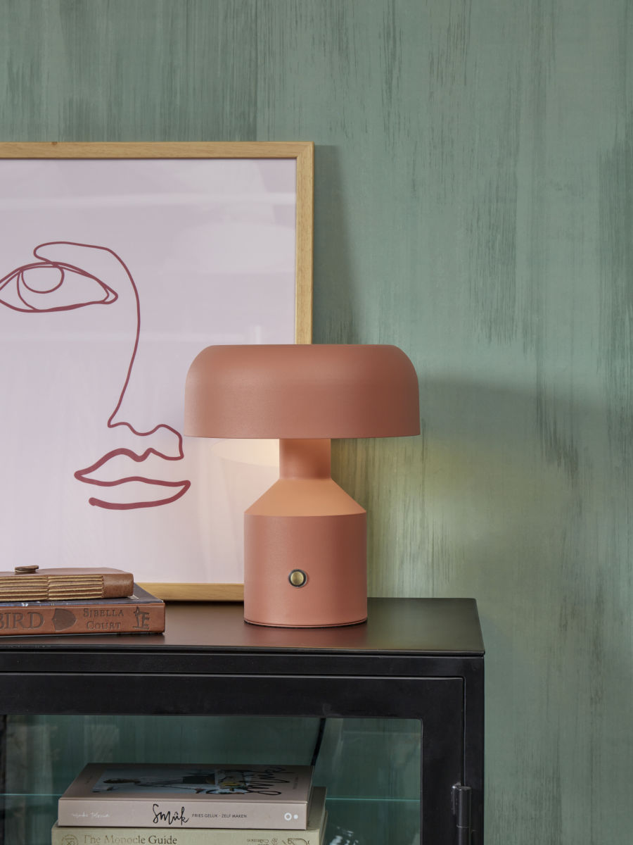 Porto metal table lamp with a mushroom silhouette in black, sand or terracotta | malletandplane.com